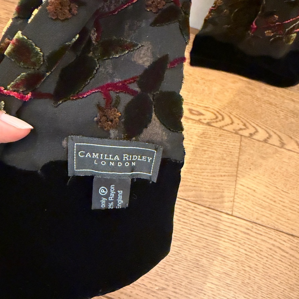 Camilla Ridley London Silk Velvet Vine Leaf Scarf - Picture 6 of 6
